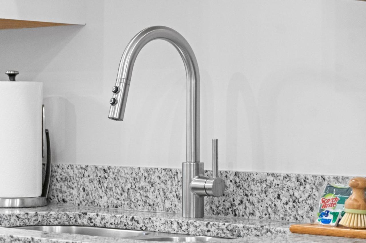 Villa Rebecca'S Downtown Luxury Living Clarksville Esterno foto