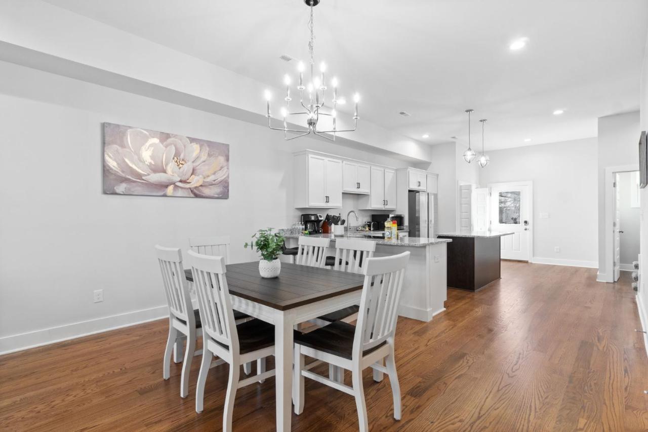 Villa Rebecca'S Downtown Luxury Living Clarksville Esterno foto