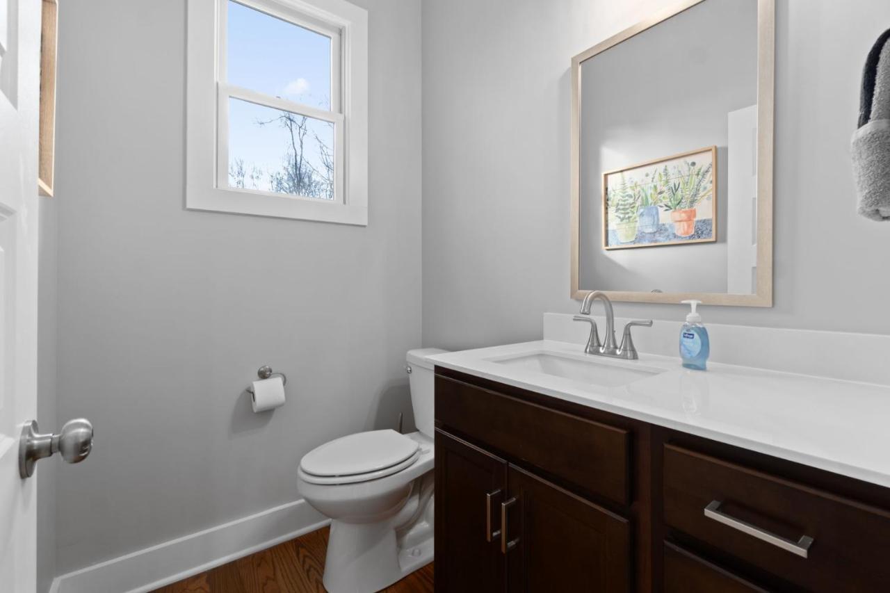Villa Rebecca'S Downtown Luxury Living Clarksville Esterno foto