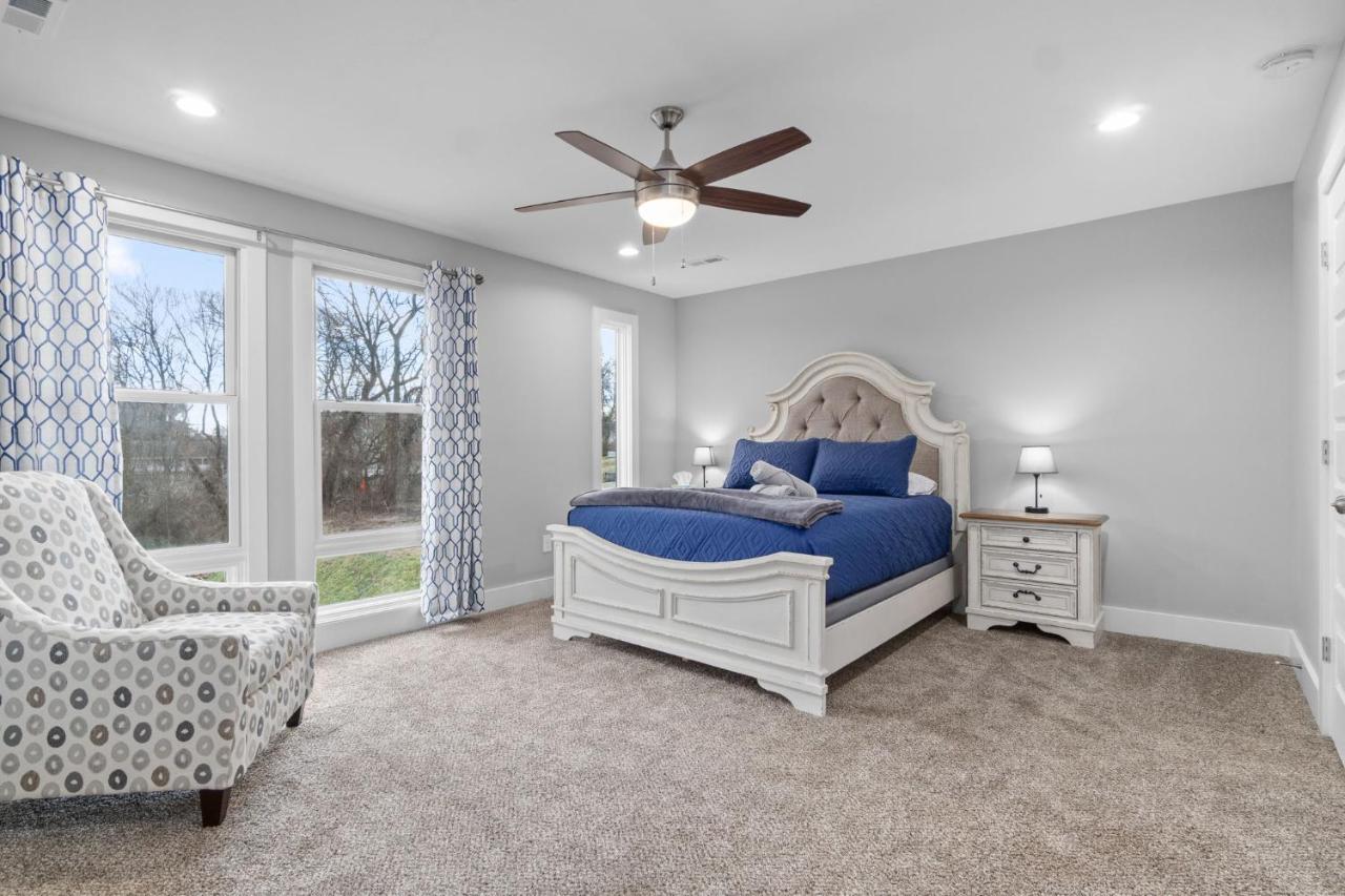Villa Rebecca'S Downtown Luxury Living Clarksville Esterno foto