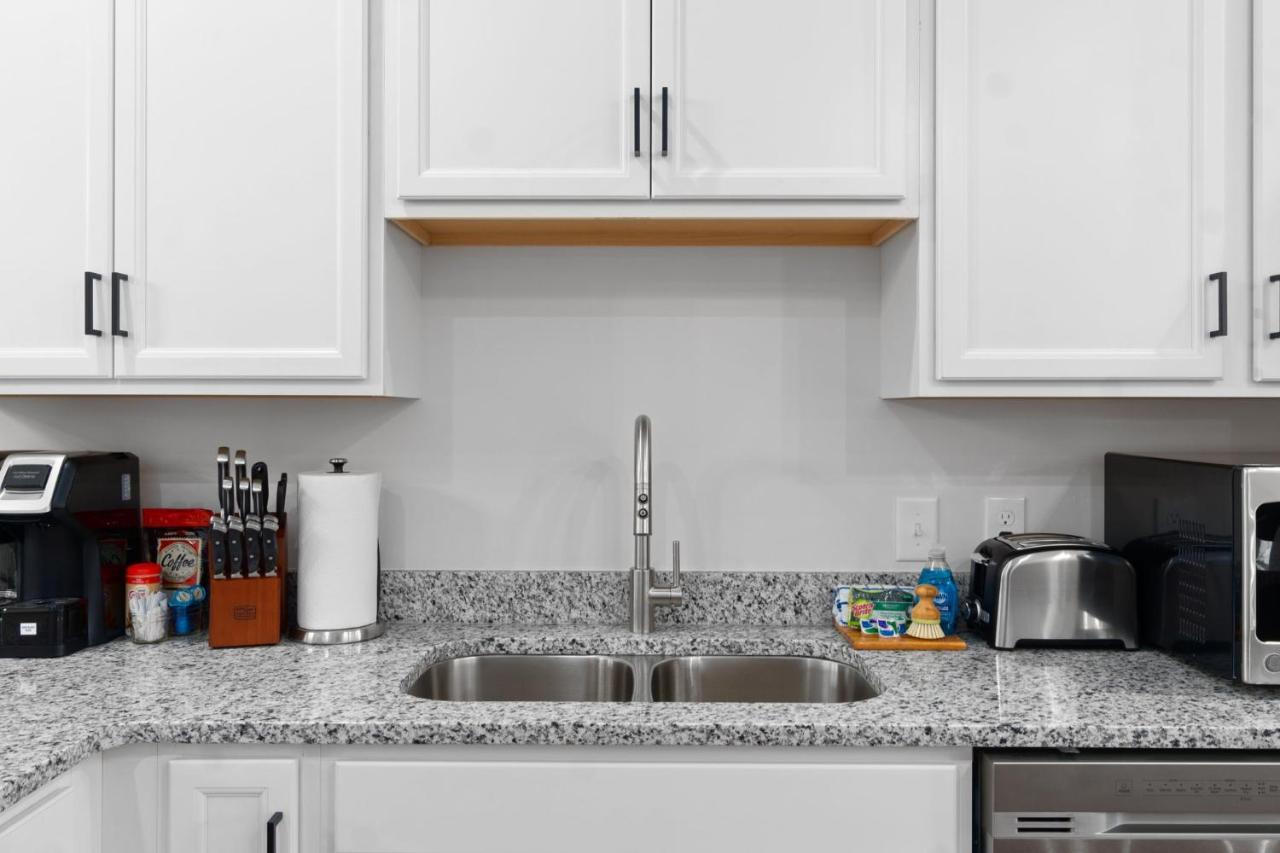 Villa Rebecca'S Downtown Luxury Living Clarksville Esterno foto