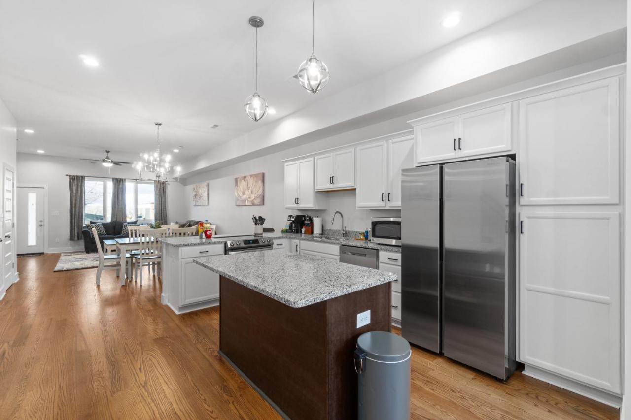 Villa Rebecca'S Downtown Luxury Living Clarksville Esterno foto
