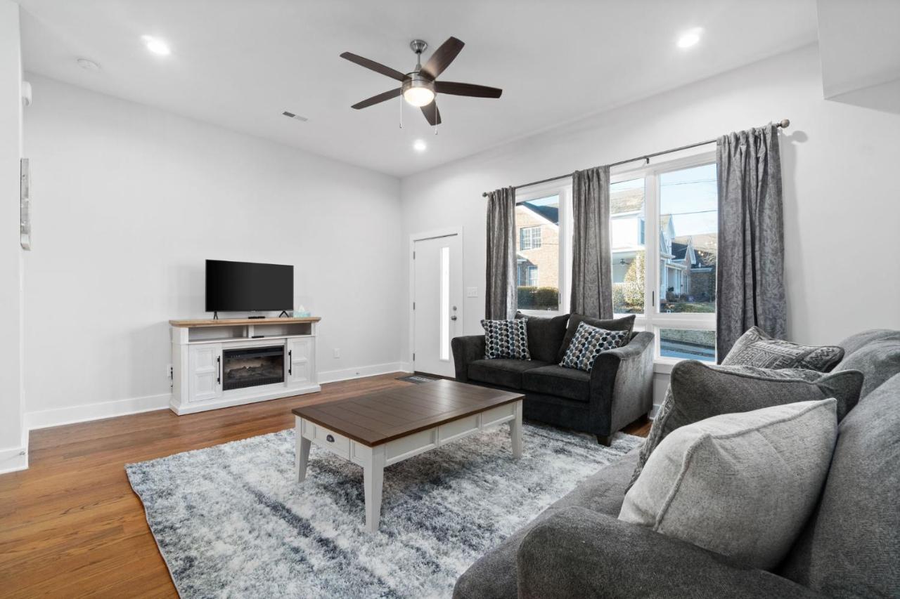 Villa Rebecca'S Downtown Luxury Living Clarksville Esterno foto