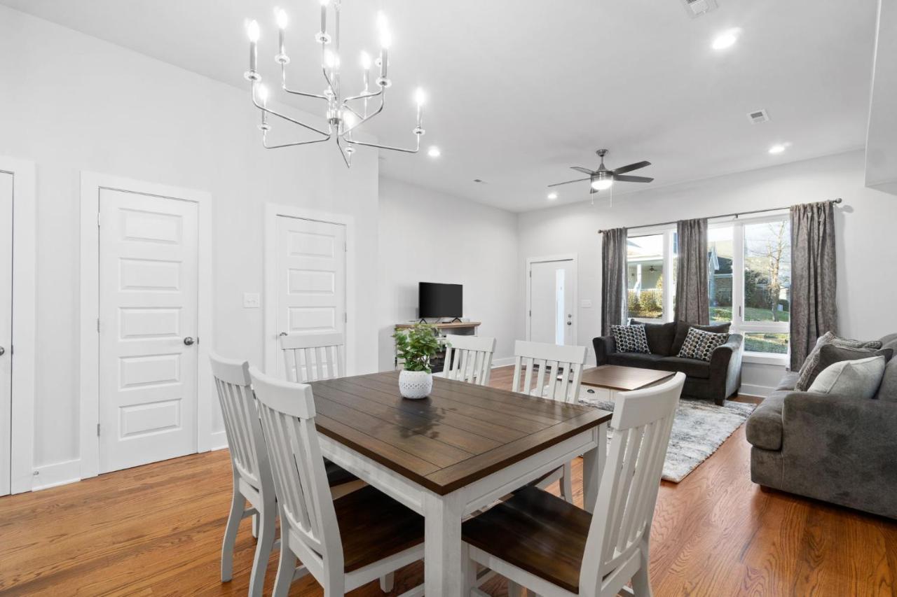 Villa Rebecca'S Downtown Luxury Living Clarksville Esterno foto
