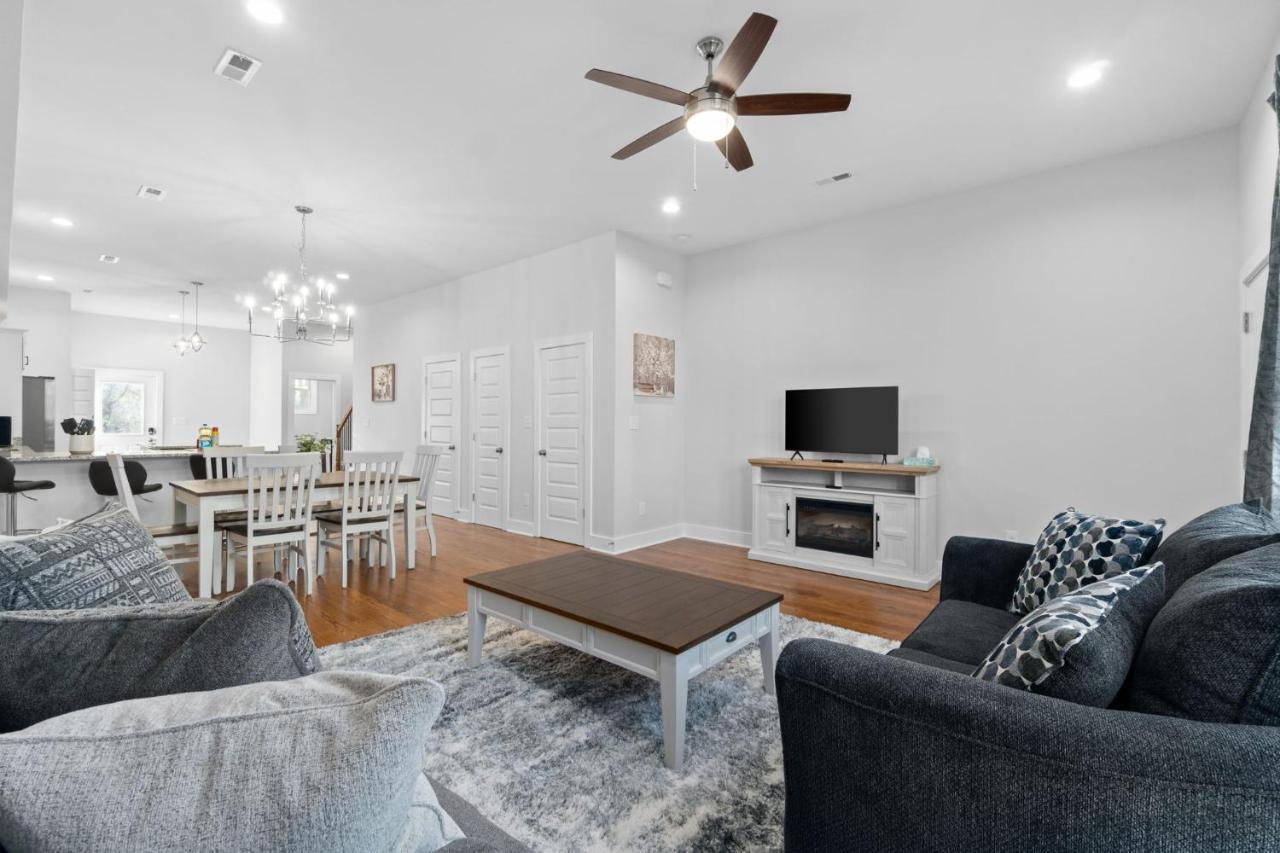 Villa Rebecca'S Downtown Luxury Living Clarksville Esterno foto
