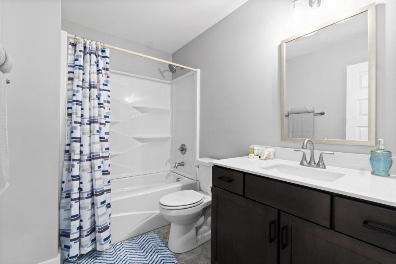 Villa Rebecca'S Downtown Luxury Living Clarksville Esterno foto